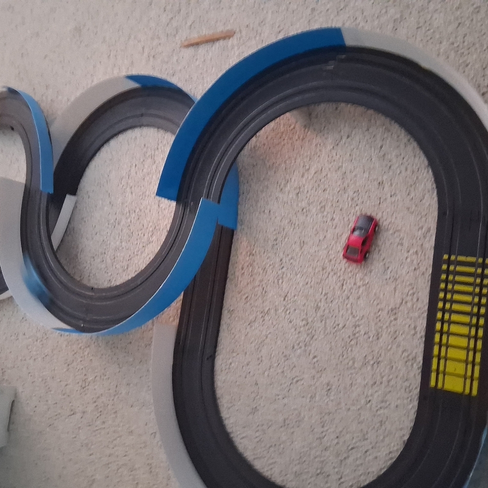Deluxe Black and Yellow Race Track Set